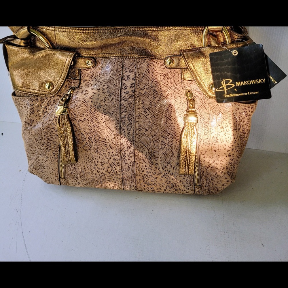 B. Makowsky Bag Purse